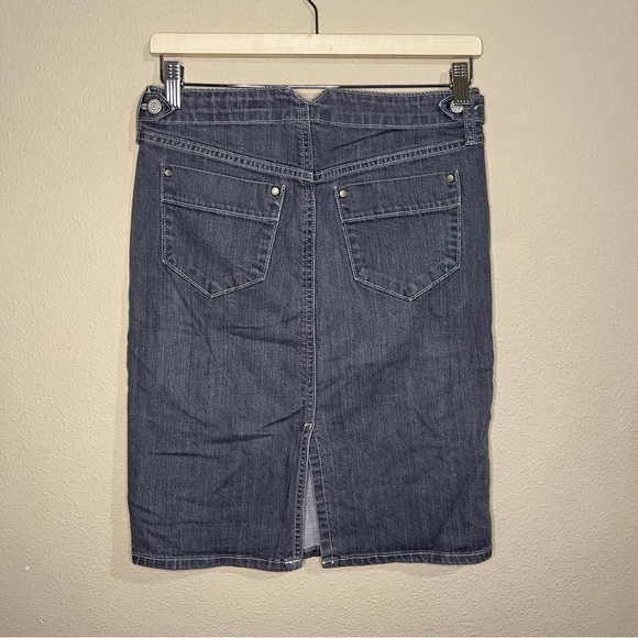 Old Navy size 4 grey cotton blend jean skirt w/ slit on the back - Picture 2 of 6